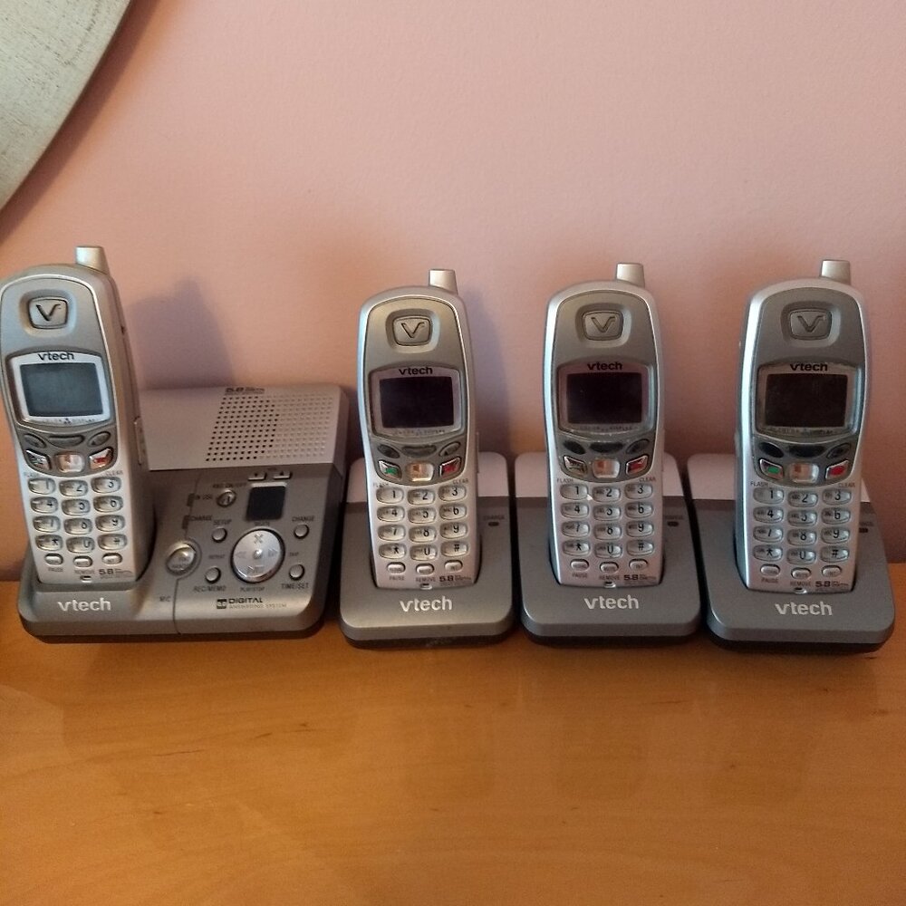 VTech Cordless 4 Handsets Connect to Cell Phone MI6889